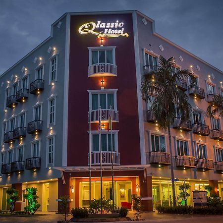Qlassic Hotel Sepang Exterior foto