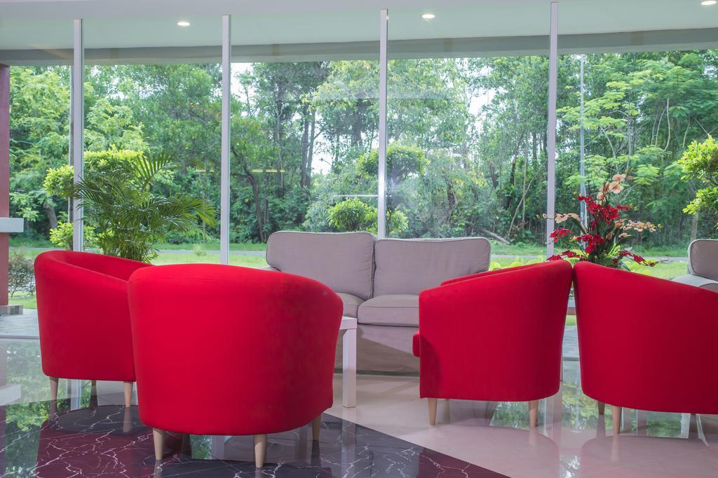 Qlassic Hotel Sepang Exterior foto